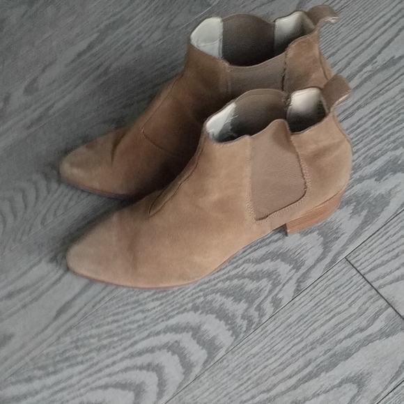 Shoes - Seude lethal Botts by Steven Madden